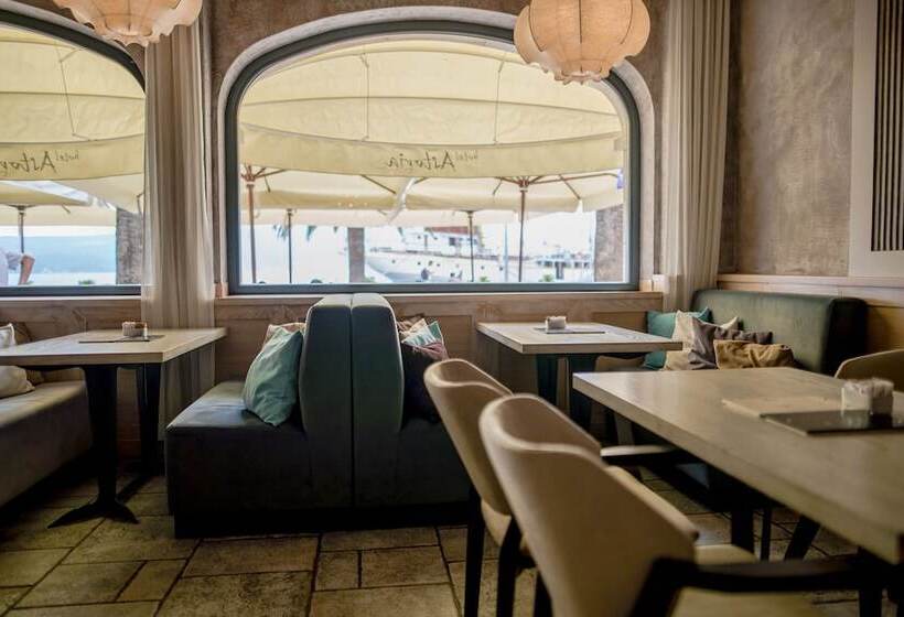 هتل Astoria Tivat