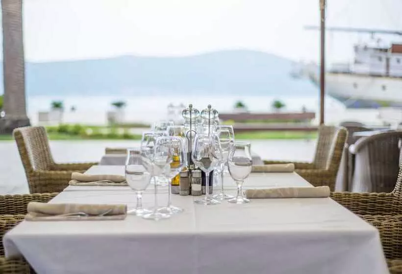 هتل Astoria Tivat