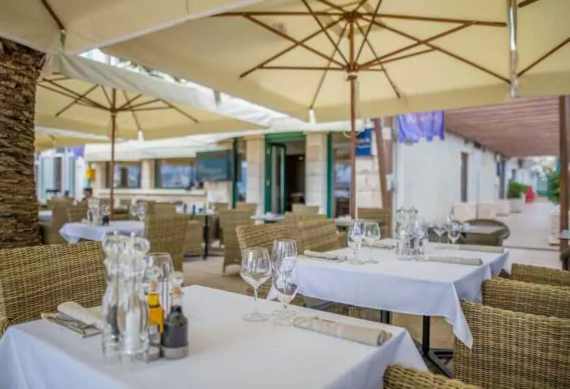 هتل Astoria Tivat