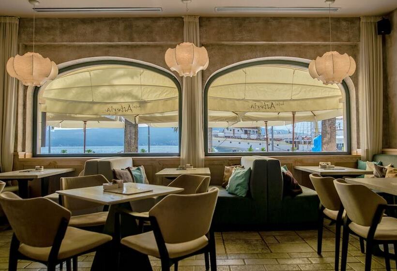 هتل Astoria Tivat