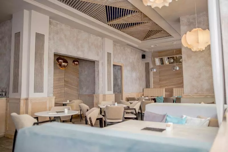 هتل Astoria Tivat