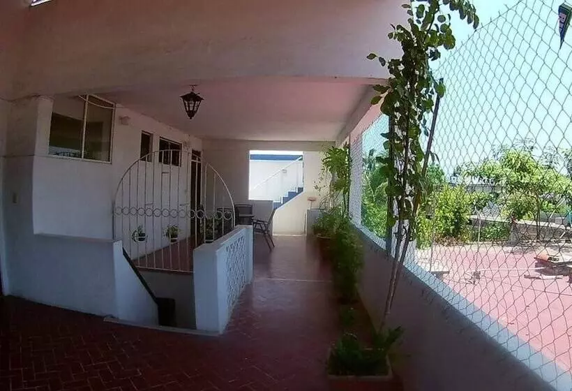 Hotelli Y Bungalows Los Arcos