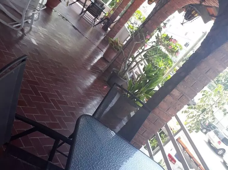 Hotelli Y Bungalows Los Arcos