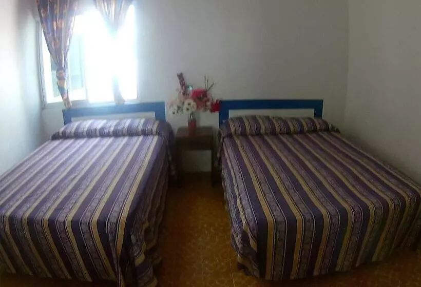 Hotelli Y Bungalows Los Arcos