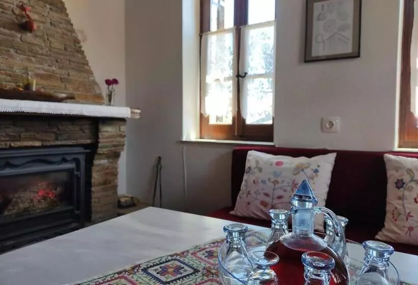 ペンション Archontiko Repana   Makrinitsa Stone Retreat