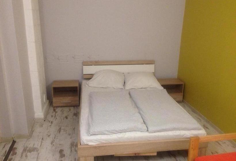 پانسیون Tenement House