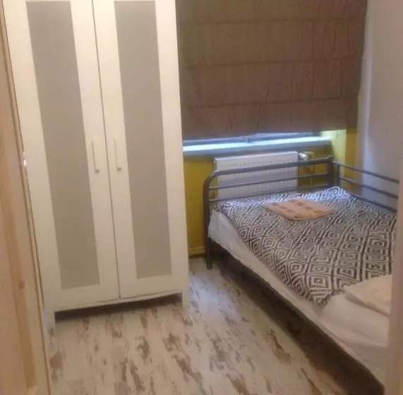 ペンション Tenement House