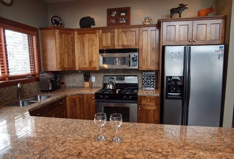 Mountain Town Properties Grey Wolf 5