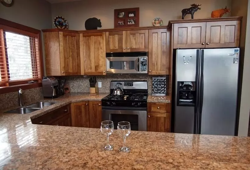 Mountain Town Properties Grey Wolf 5