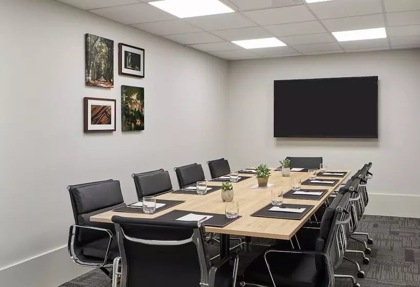 هتل Element Melbourne Richmond