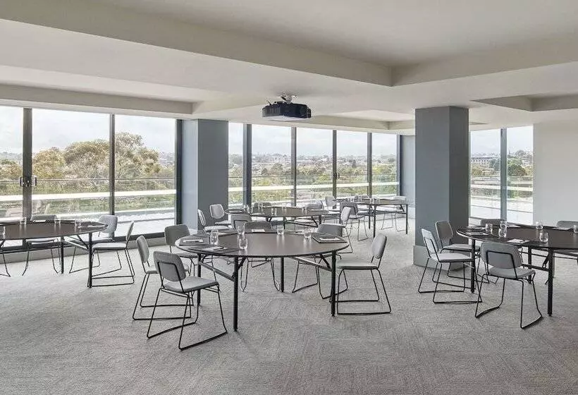 هتل Element Melbourne Richmond