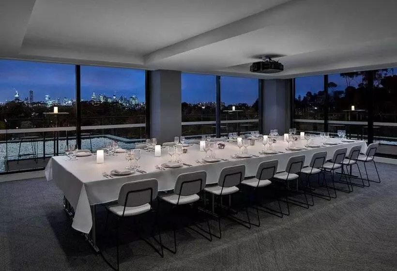 هتل Element Melbourne Richmond