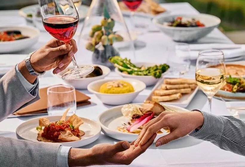 هتل Element Melbourne Richmond