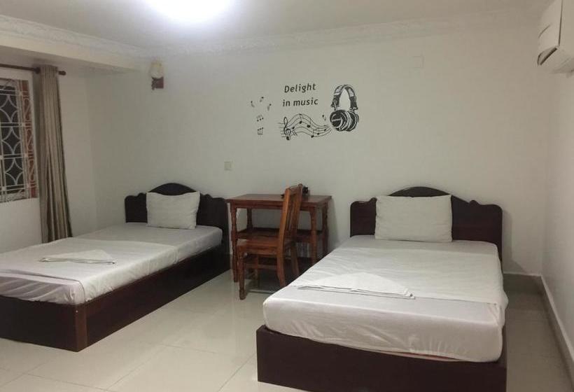 Пансион Hang Pich Airport Guesthouse