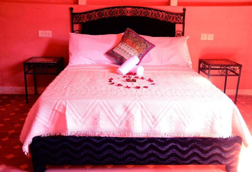 پانسیون Latifa House