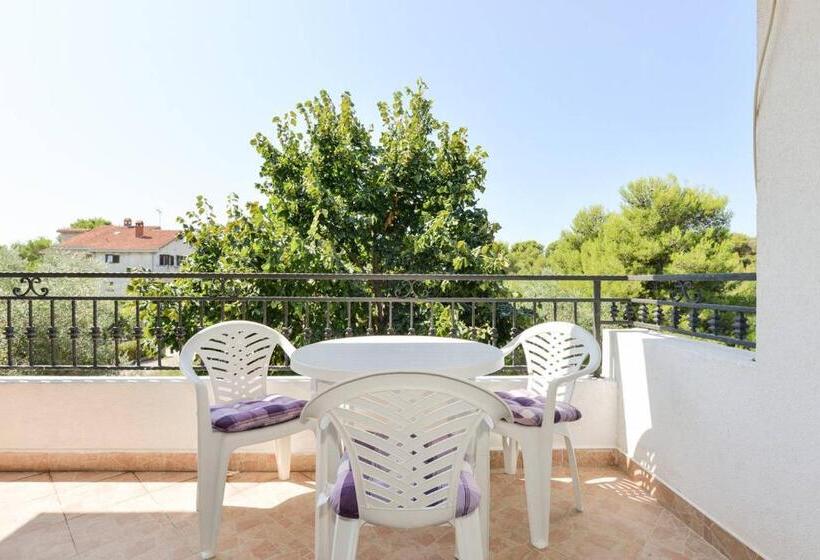 Rooms & Apartment Hegic