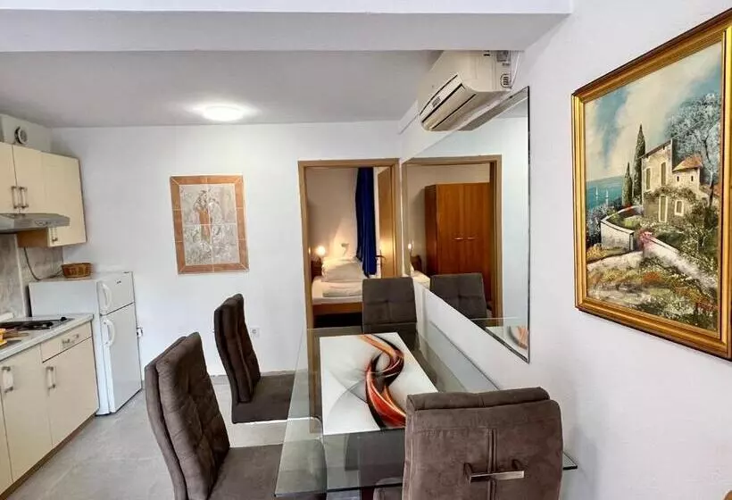 Rooms & Apartment Hegic