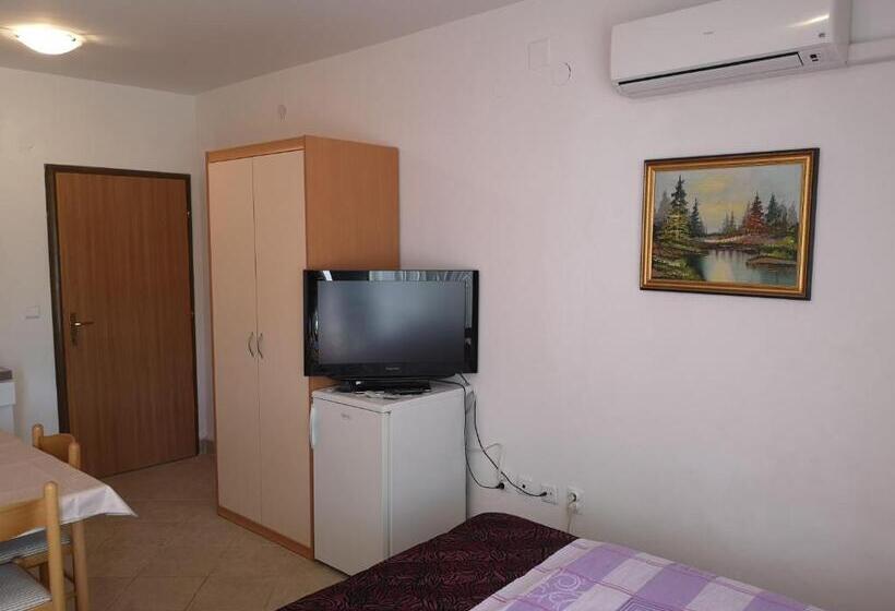 Rooms & Apartment Hegic