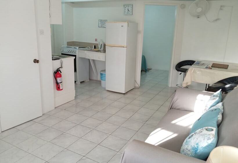 Cumber's Tropical Apartments