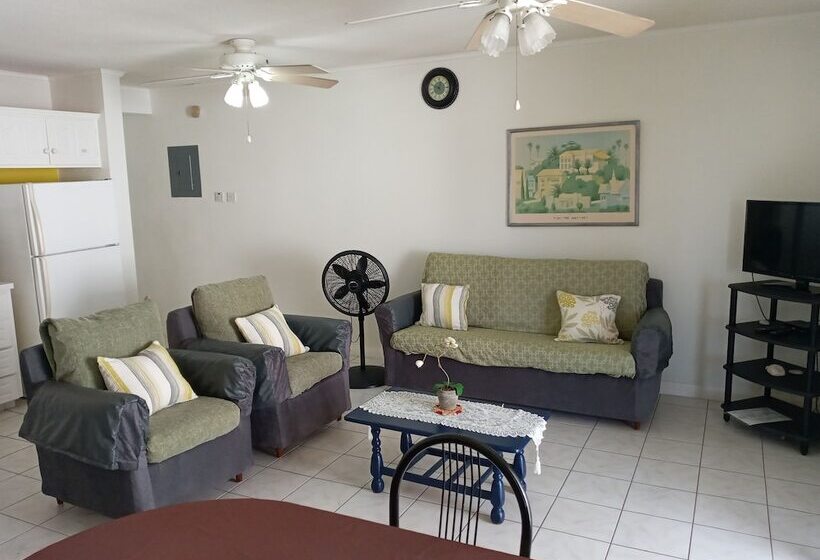 Cumber's Tropical Apartments