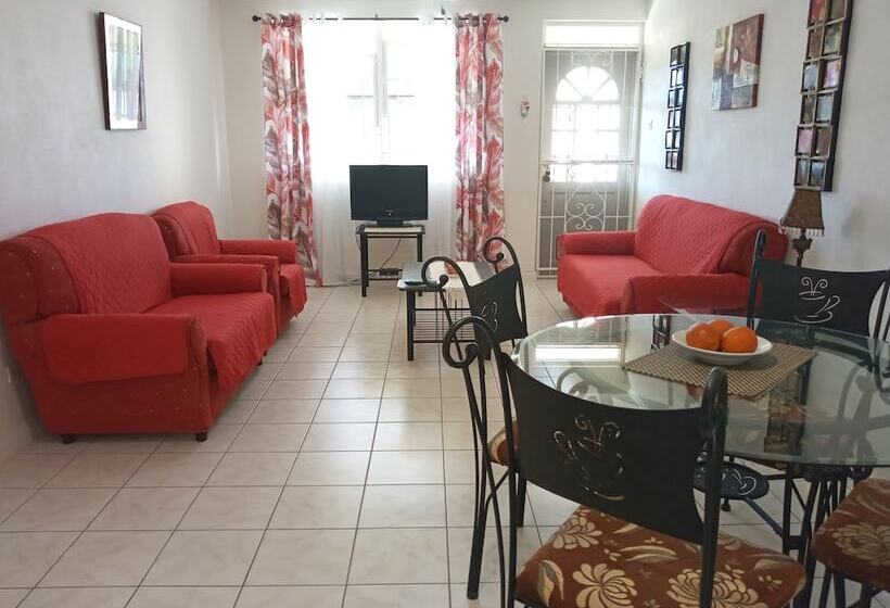 Cumber's Tropical Apartments