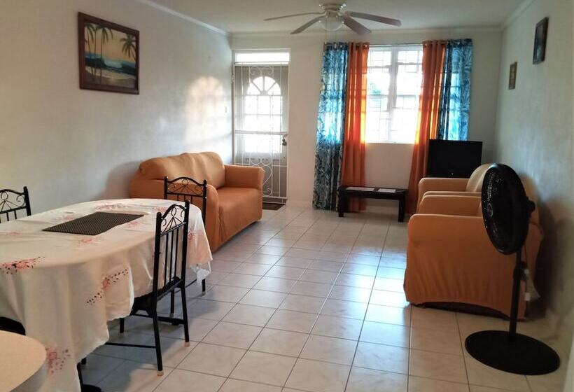 Cumber's Tropical Apartments