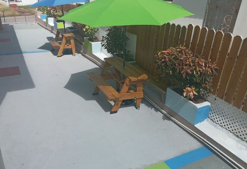 Cumber's Tropical Apartments