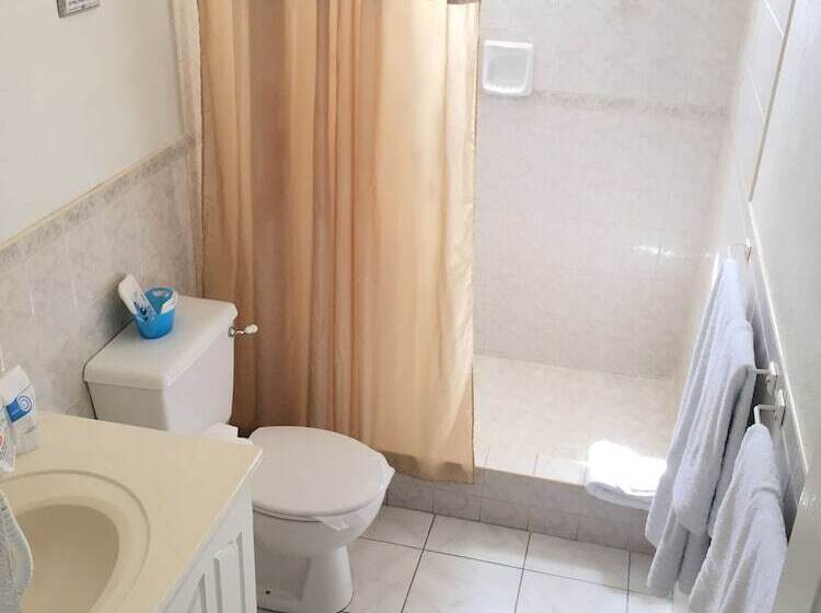 Cumber's Tropical Apartments