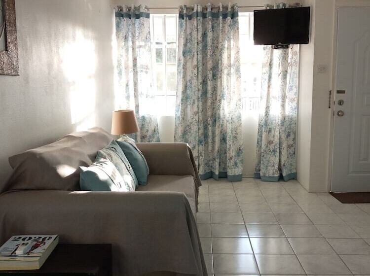 Cumber's Tropical Apartments