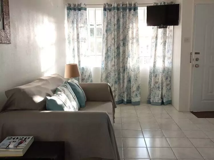 Cumber's Tropical Apartments