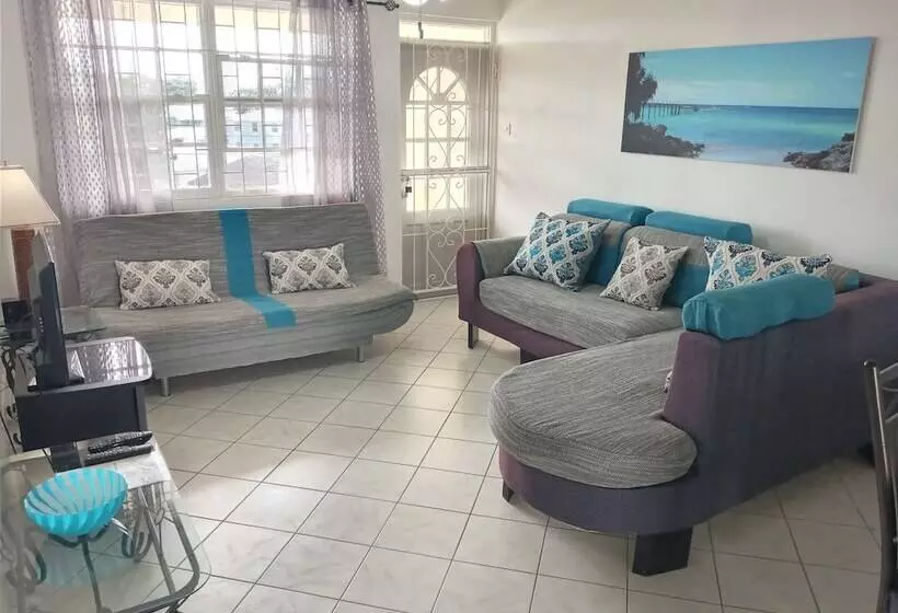 Cumber's Tropical Apartments