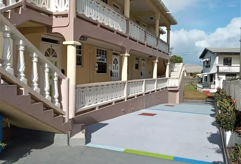 Cumber's Tropical Apartments