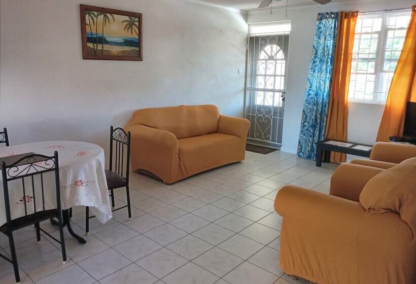 Cumber's Tropical Apartments