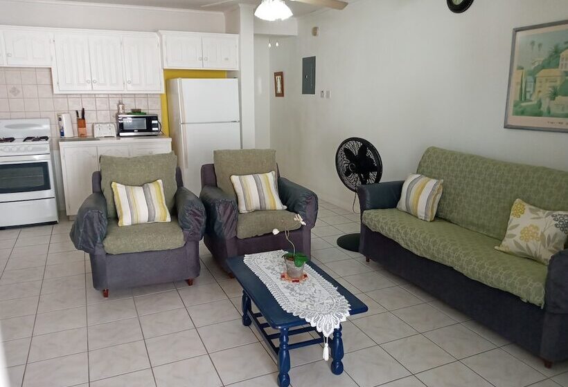 Cumber's Tropical Apartments