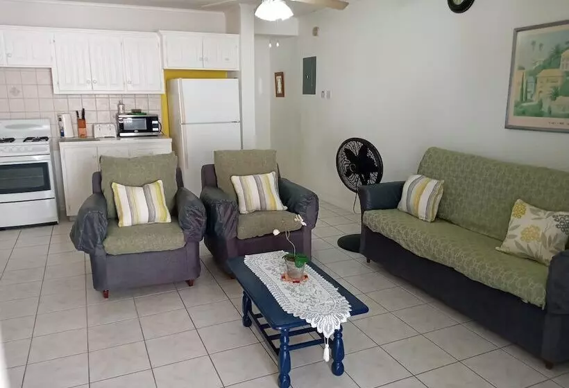 Cumber's Tropical Apartments
