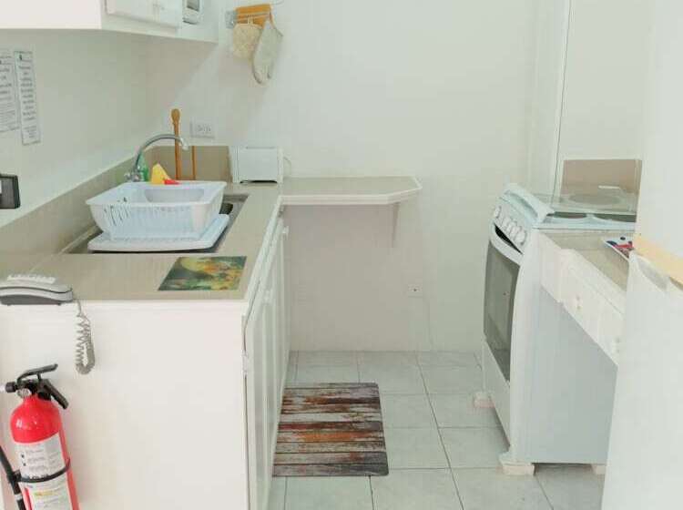 Cumber's Tropical Apartments