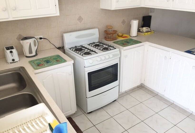 Cumber's Tropical Apartments