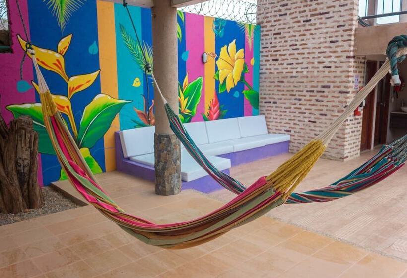 هاستل Hostal Aurora, Smith Lodging