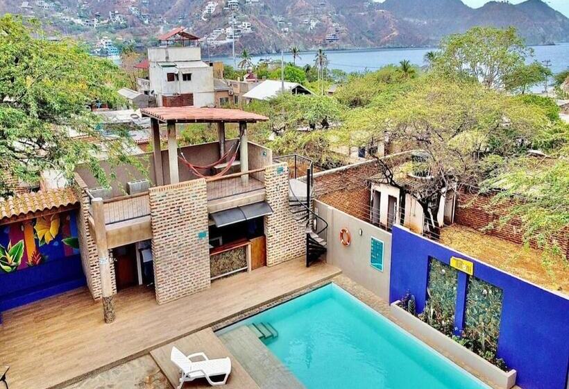 هاستل Hostal Aurora, Smith Lodging