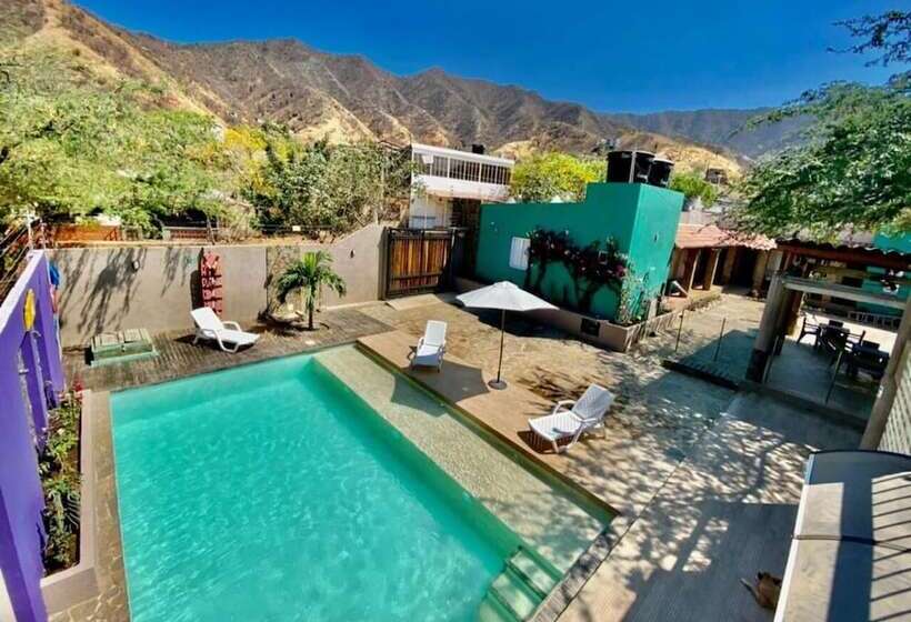 هاستل Hostal Aurora, Smith Lodging