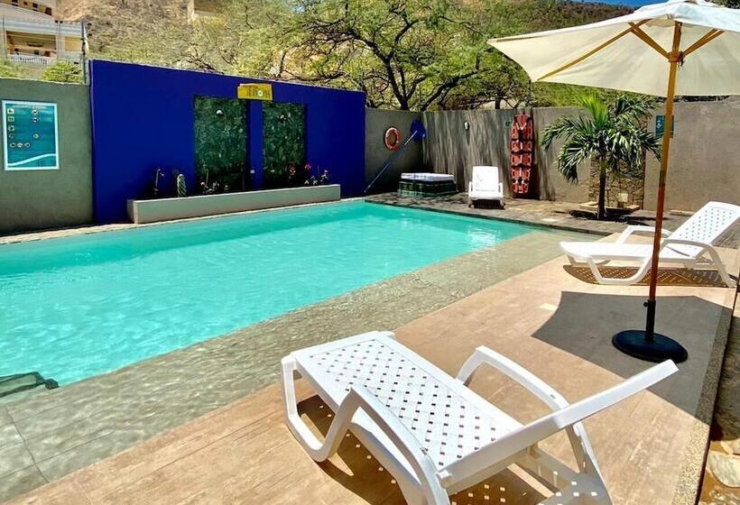 هاستل Hostal Aurora, Smith Lodging