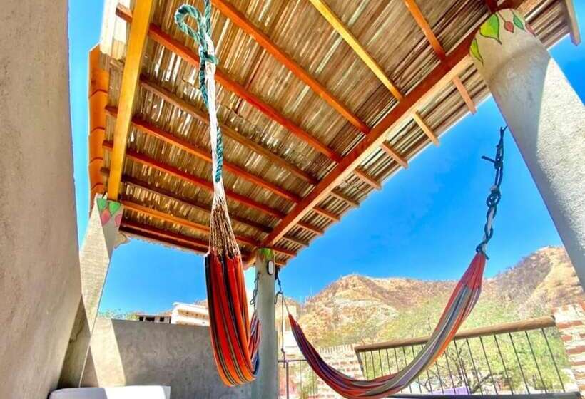 هاستل Hostal Aurora, Smith Lodging