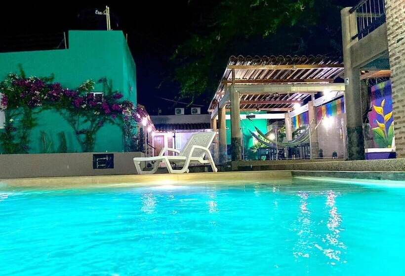 هاستل Hostal Aurora, Smith Lodging