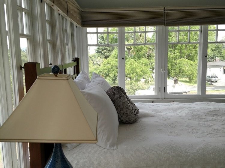 مبيت وإفطار The Stang Manor