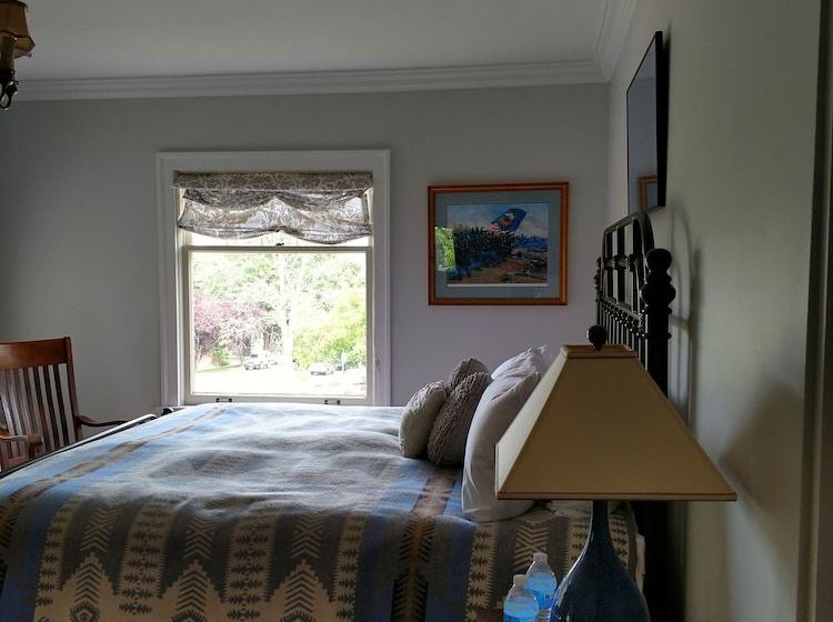 مبيت وإفطار The Stang Manor