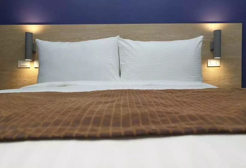 هتل Leez Inn Makati