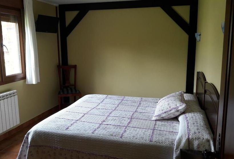 Apartamentos El Castañeu