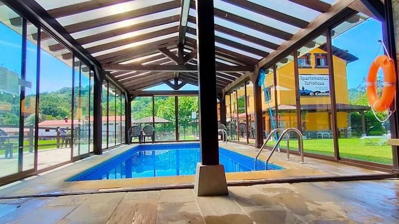 Apartamentos El Castañeu