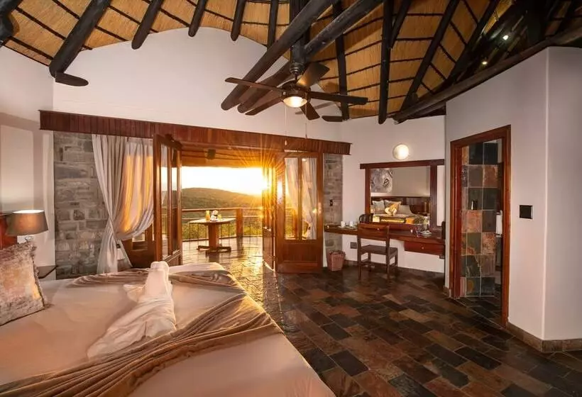 هتل Etosha Mountain Lodge