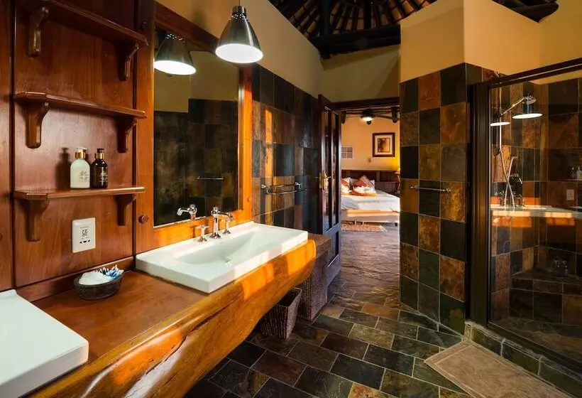 هتل Etosha Mountain Lodge